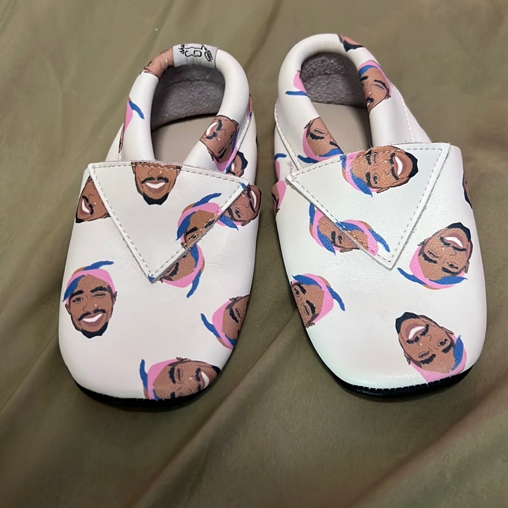 Toddler moccasins with Tupac size 7